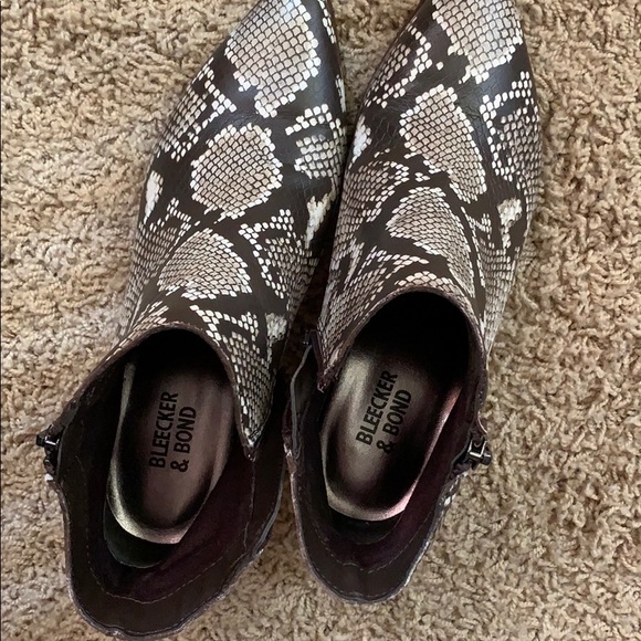 Snake Print Bootie - Picture 2 of 7